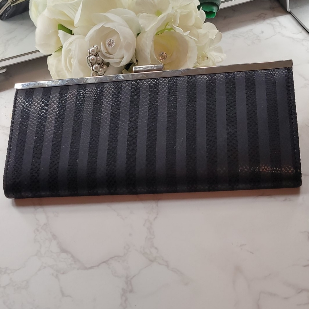 Black clutch